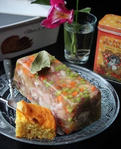 FRANCUSKA TERRINE (TERIN) SA SVINJSKIM MESOM I ARMANJAKOM