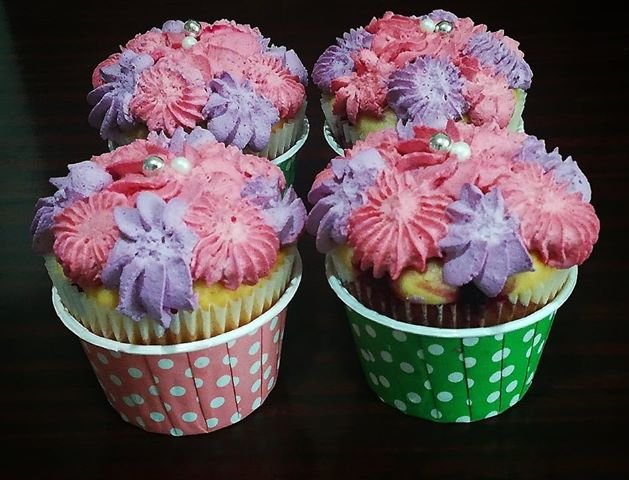 POSLASTICA ZA VAS: “CUPCAKES SA SMARTIES BOMBONICAMA”