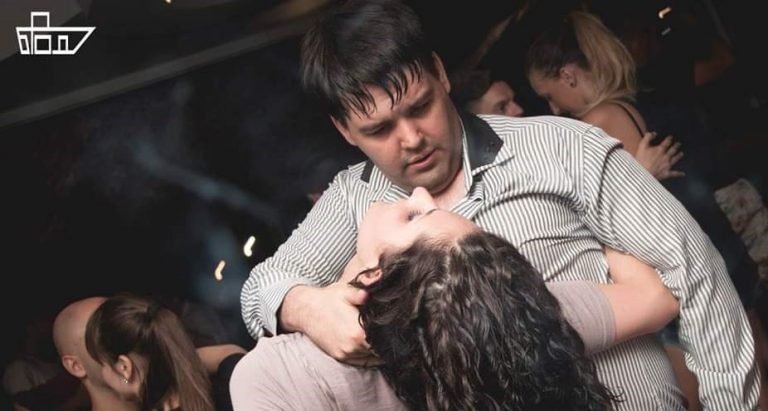 Intervju: Glumac sa mačem u ruci i ritmom salse – Nikola Drmončić