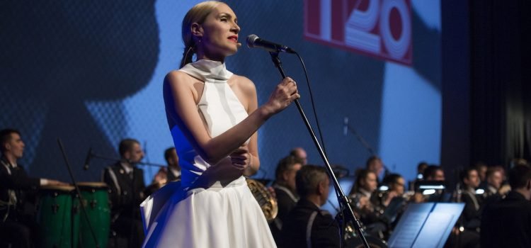 Jelena Gavrilović otvorila FEST legendarnim numerama