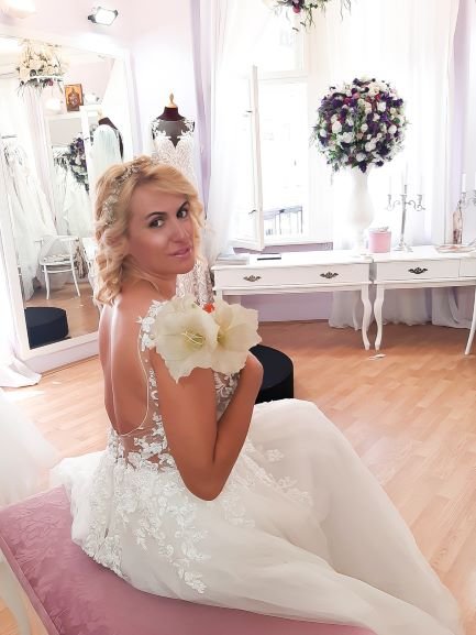 Dar Bogom dan! Umetnost i književnost u modnoj rapsodiji!