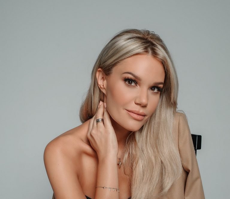 Posle rekordno brzo rasprodatog prvog koncerta“Dobroveče u pozorištu”, Lena Kovačević  je zakazala i 2. koncert u Zvezdara teatru