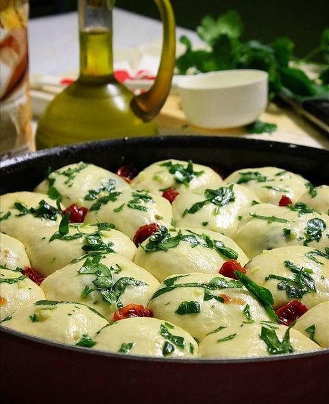 Mozzarella hleb sa peršunom i belim lukom
