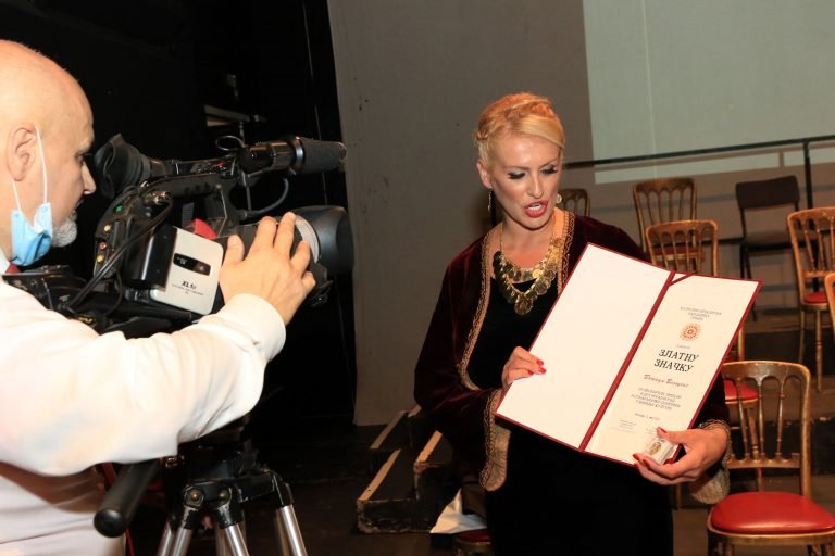 NJENE REČI RASPLAKALE SU PUBLIKU U NARODNOM POZORIŠTU!