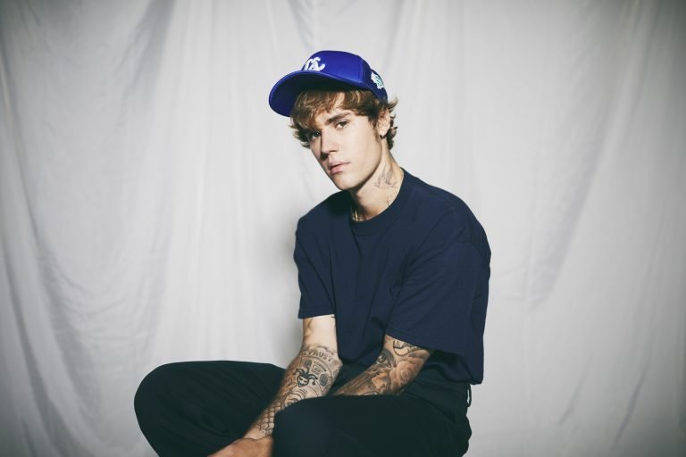 JUSTIN BIEBER NASTUPA NA DODELI NAGRADA 2020 E! PEOPLE’S CHOICE AWARDS