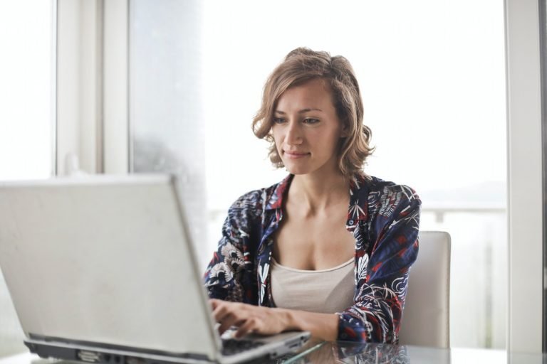Kako da se same edukujete u eri interneta? (ili ne dozvolite da zbog toga što drugi nemaju vremena za vas, vi nemate vremena za sebe)