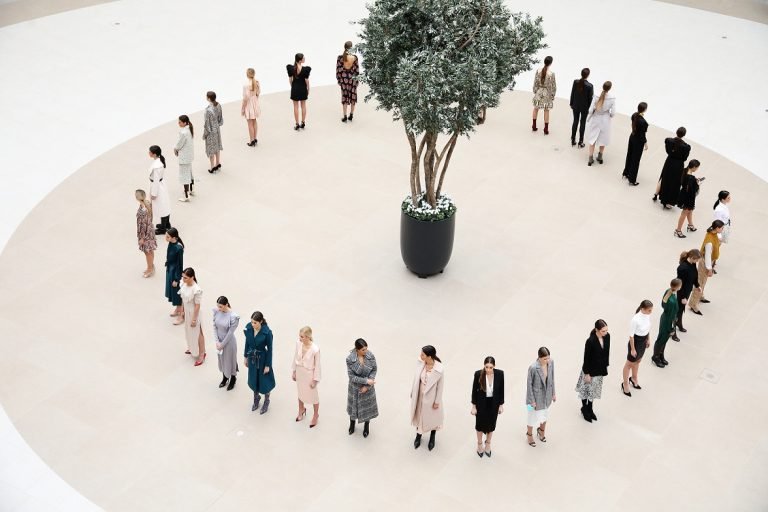 Najnovija kolekcija Suzane Perić oduševila posetioce  dve digitalne platfome: Serbia Fashion Week i Digital Fashion Week Serbia