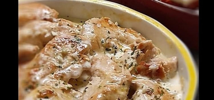 Idealan predlog za brz i preukusan obrok: Parmezan piletina u krem sosu