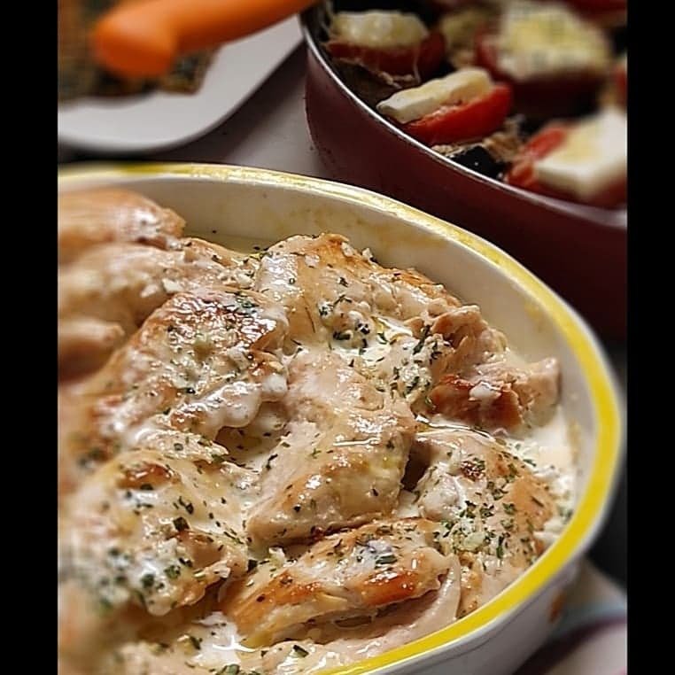 Idealan predlog za brz i preukusan obrok: Parmezan piletina u krem sosu