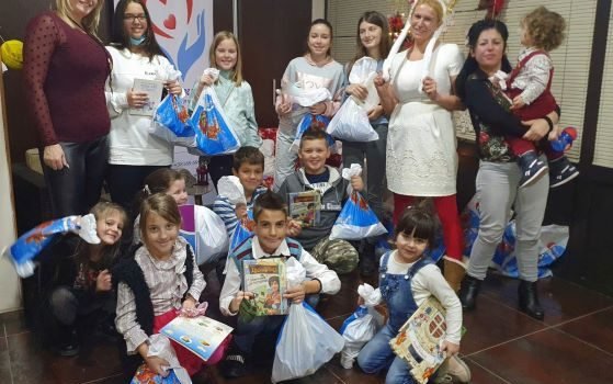 Paketićima do dečjih srca! Božica Velousis obradovala mališane!