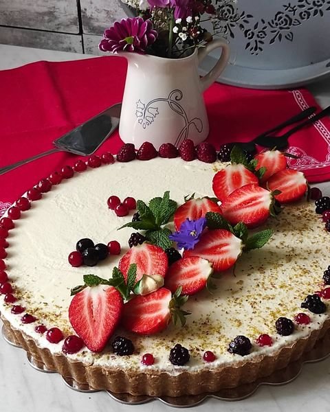 Poslastica za vas: Francuski mousse tart od crvenog voća sa belom čokoladom i mascarpone kremom