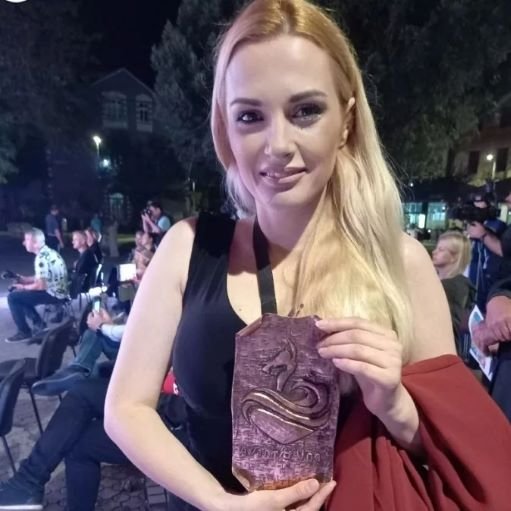 Film Odluka rediteljke Branke Bešević Gajić nagrađen je u Nišu i na Avant & Una Bihać Film festivalu