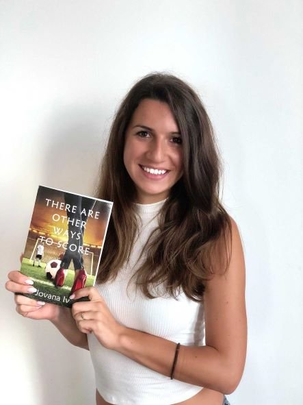 Intervju: “Najvažnije mi je da svakoj priči smislim srećan kraj” – Jovana Iv