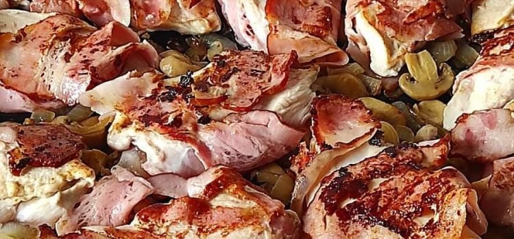 Nedeljni ručak: Piletina sa šampinjonima i suvom slaninom