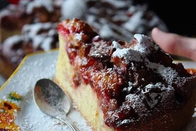 Poslastica za svaki dan: Jednostavan kolač od šljiva