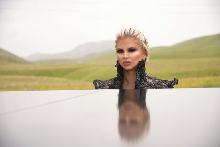 Andrijana u saradnji sa 3 puta Grammy pobednikom iz Amerike snima Božićnu pesmu!