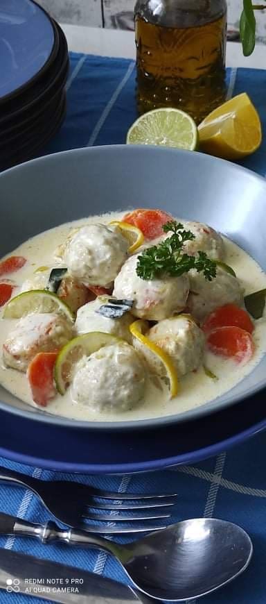 Riblje ćufte od bakalara, u  sosu od kokos kreme  i pavlake uz blagi ukus limuna