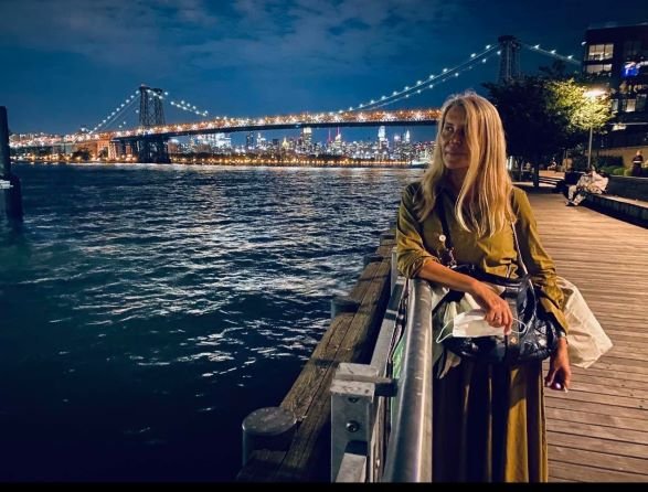 „Moda me je stegla čvrsto u zagrljaj koji i danas ne popušta“- Verica Rakočević