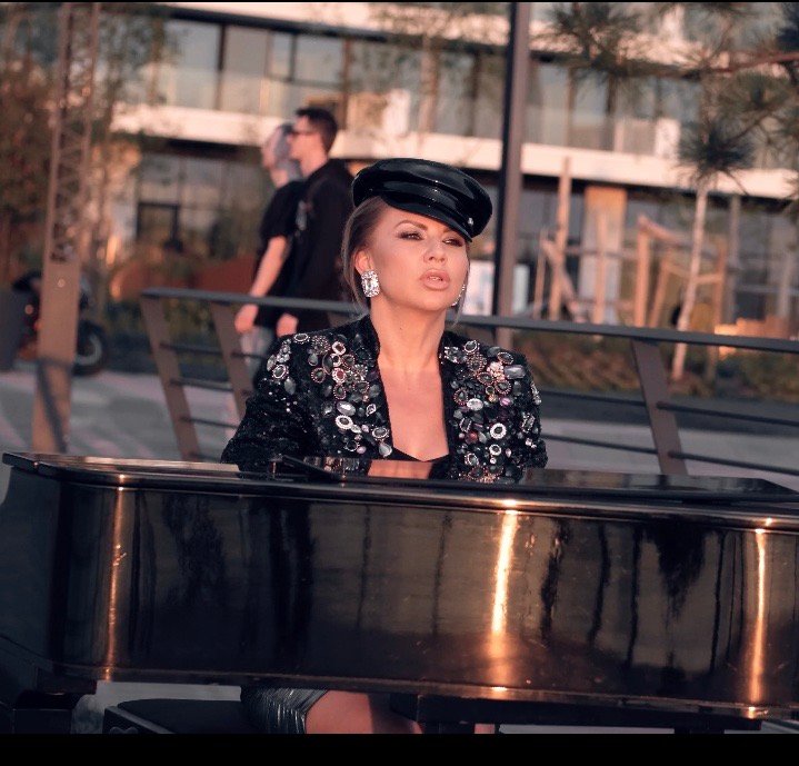 Andrijana Arlen snimila “Pobednički Marš”