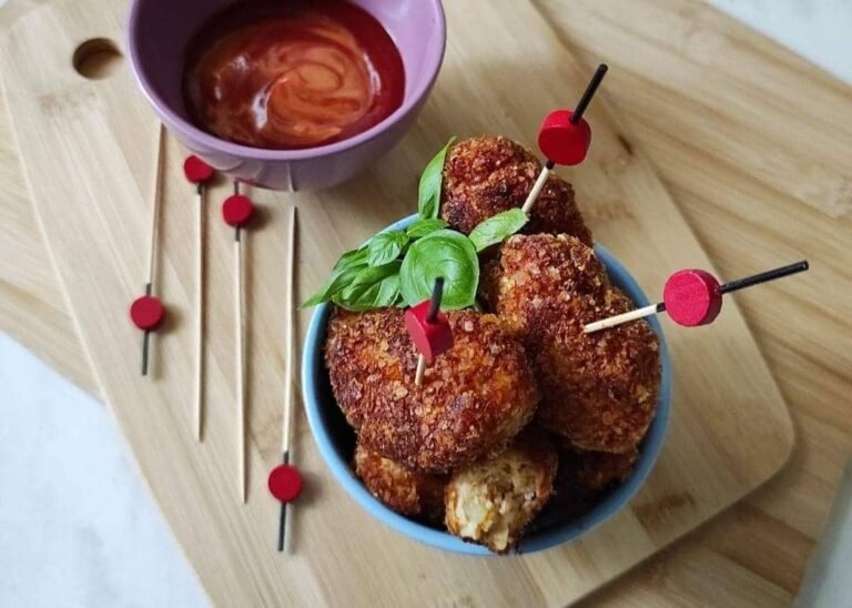 Pileći nuggets sa krompirom i dimljenom paprikom, panirani u instant pireu