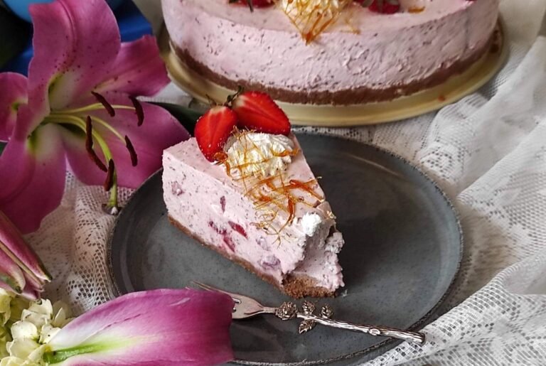 Slatkiš koji se ne peče: Pripremite preukusni cheesecake sa jagodama