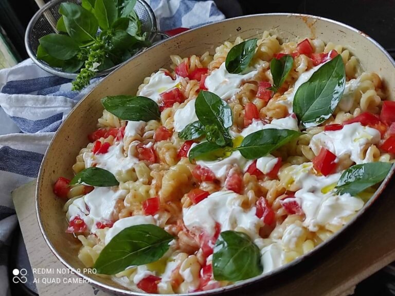 Kremasta  testenina u sosu od milerama, sa  pavlakom i kačkavaljem