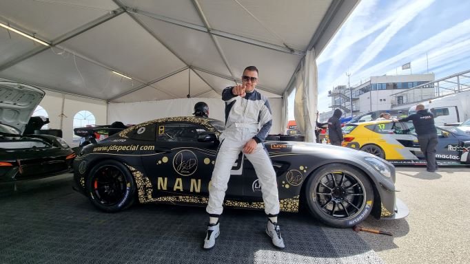 Šampion u auto-sportu! Čekam da se oprobam na Spa-Frankoršampu!