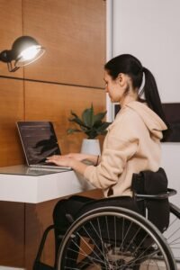 zena-u-kolicima-invaliditet