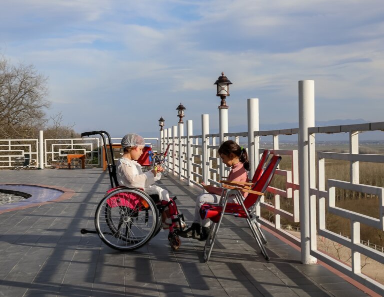Kako se snalaze deca sa invaliditetom u školskom okruženju?
