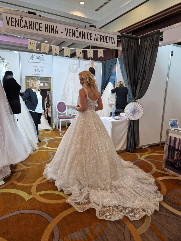 Spoj prijateljstva, glamura i venčanica!