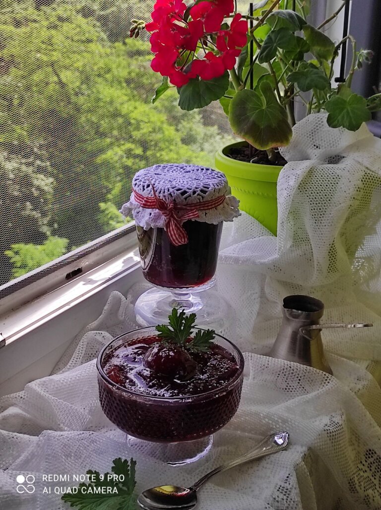 Slatko od jagoda sa čia semenkama