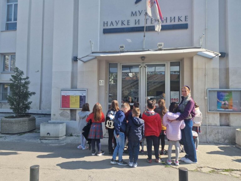 Pesnikinjin poklon najmlađima