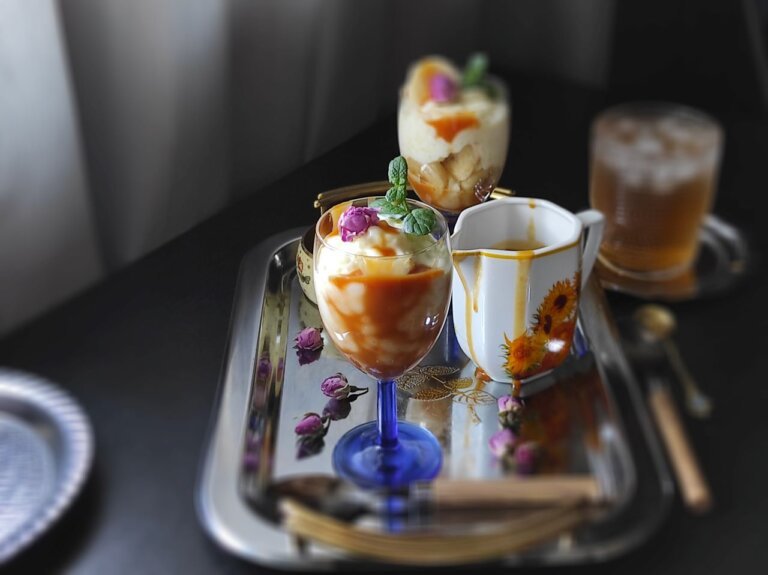 Hladni sutlijaš sa pudingom bananom i karamel prelivom