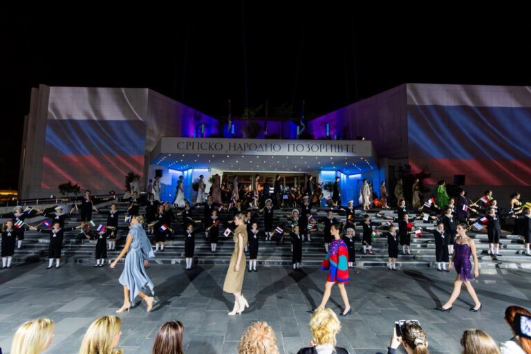 Balašević na modnom detalju koji je obeležio svečanost otvaranja 22. izdanja “Serbia Fashion Week”-a