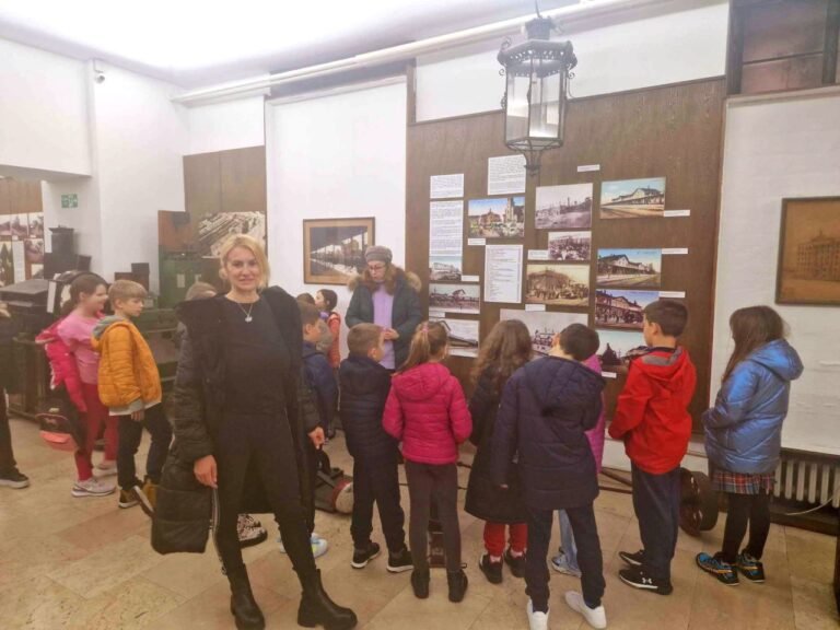 Njen poklon osnovcima: Železnički muzej i lepe uspomene