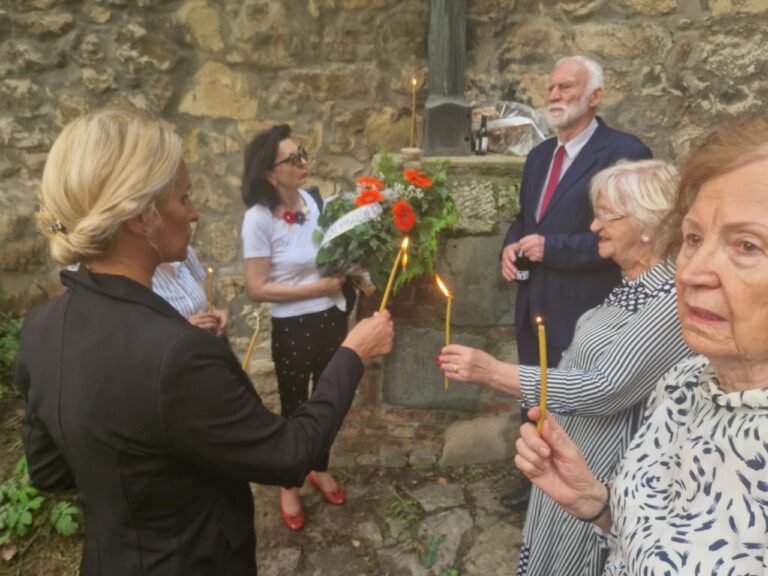 Potomci ratnika Srbije prisustvovali prazničnoj liturgiji na Kalemegdanu