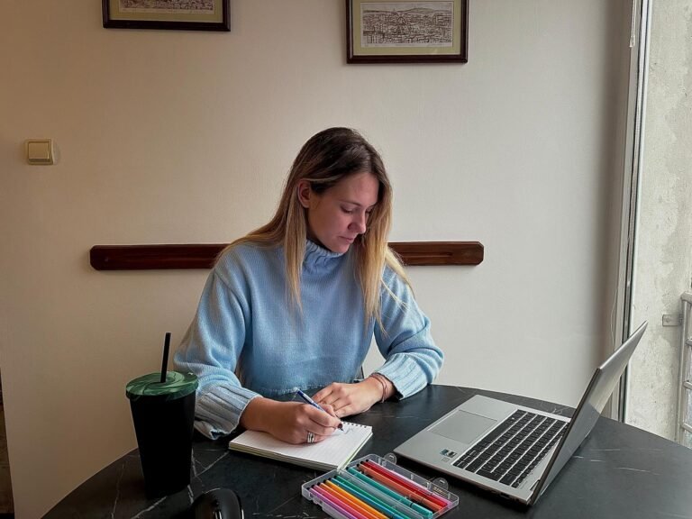 ”Želim da inspirišem ljude da pronađu lepotu u nesavršenosti” – Milica Pražić (Pshioaza)